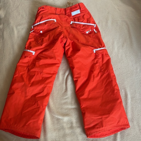Oakley Ski/Snowboard outfit. Pants & Jacket. Like brand new. Worn 1 time. AS - Picture 1 of 13